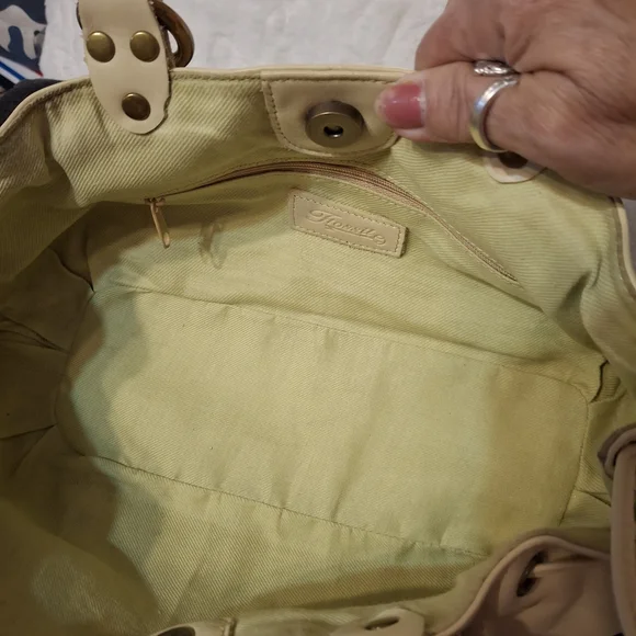 Fossil Cream Shoulder Bag with Whip Stitch And Wide Opening W/ Snap No Callouts
